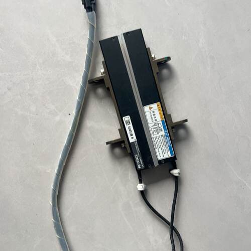 溢价-基恩士CA-DBW5条形光源，品，成色如图，。实