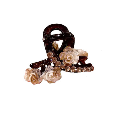 高级感山茶花朵半扎发小抓夹