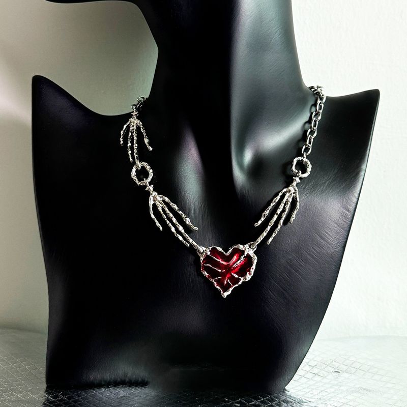 红色爱心朋克项链男亚文化y2k配饰甜酷暗黑吊坠夸张设计锁骨链女