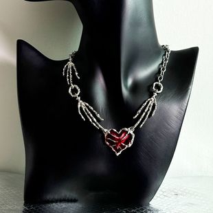 红色爱心朋克项链男亚文化y2k配饰甜酷暗黑吊坠夸张设计锁骨链女