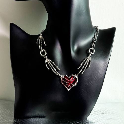 红色爱心朋克项链男亚文化y2k配饰甜酷暗黑吊坠夸张设计锁骨链女