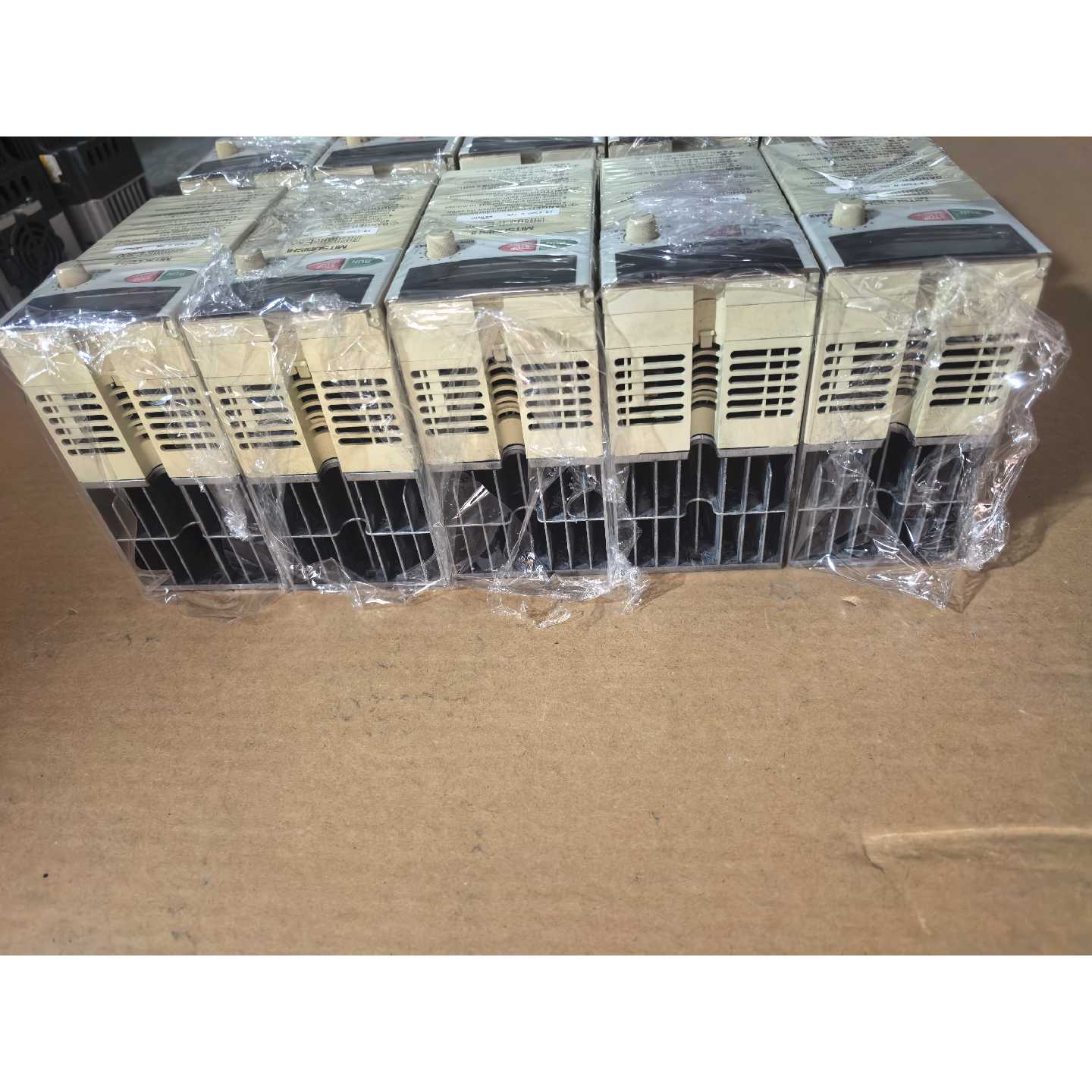 议价三菱变频器220V-0.75KW