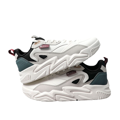 特步新款皮面潮流复古休闲鞋男