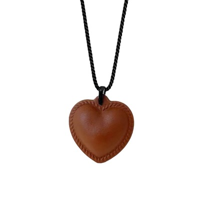 棕色爱心皮质项链|超1万次加购