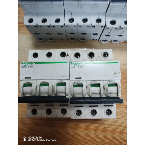 议价可维修施耐德3P小型断路器OSMC32N3C20K3个OSM