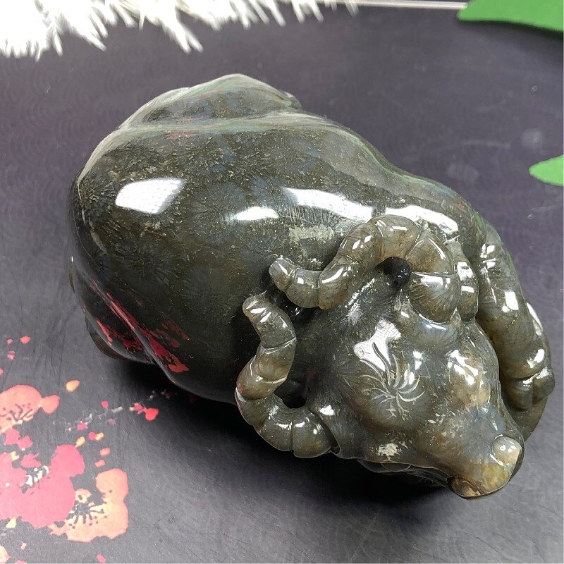 正品彩虹珊瑚玉直播间天然黑金沙大花牛雕刻件精品茶宠可养摆件把