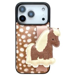 由里公园ins秋冬可爱皮质斑纹小马腕带17适用17pro苹果17ProMax手机壳iPhone16全包14新款16Promax保护套13女