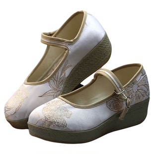 民族风布鞋女鞋2025新款厚底汉服鞋子增高绣花鞋新中式国风松糕底