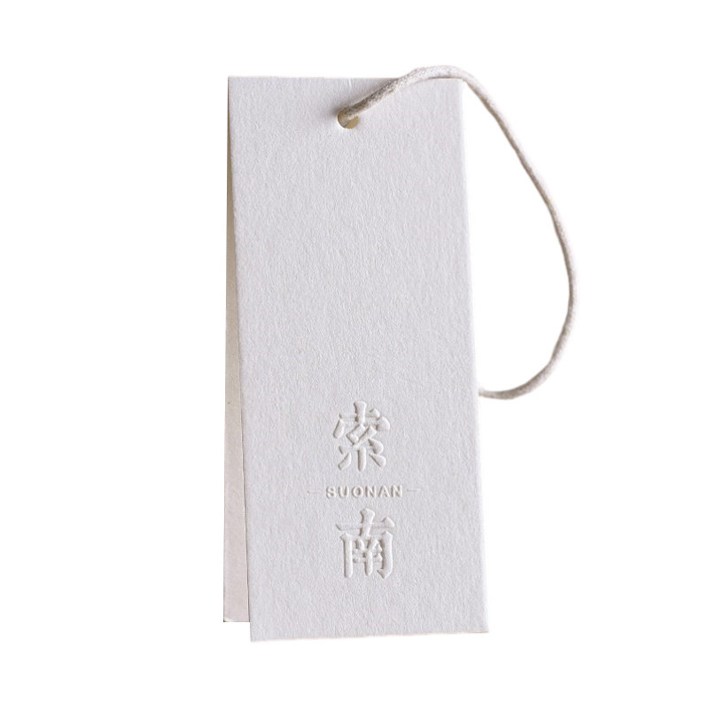 服装吊牌棉白卡凹凸字中厚纸设计定制衣服店男女装标签500套订做