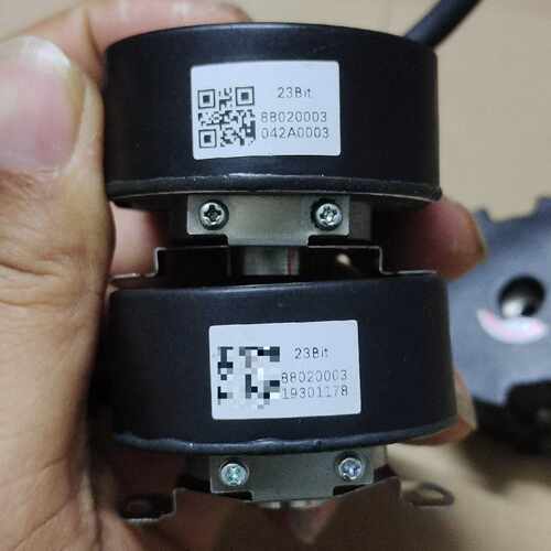 议价S23Bit编码器，内孔尺寸9mm带锥度。成色可以，如图所示维修