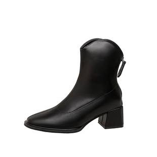 真皮~骄屿法式高跟靴2024秋冬新款短靴超火白色方头v口粗跟瘦瘦靴