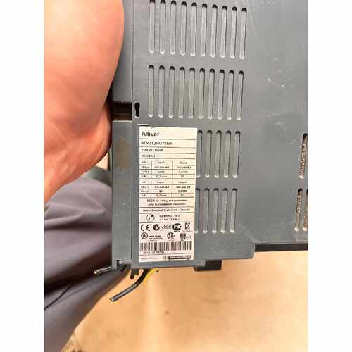 议价施耐德变频器ATV312HU75N47.5KW380V三维修