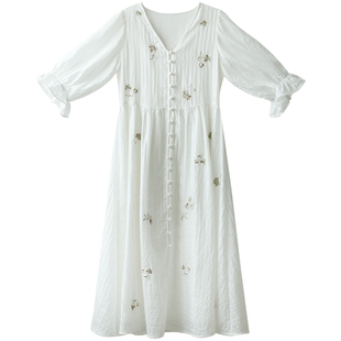 江南范新中式改良轻汉服女通勤上班可穿V领前开襟白色夏刺绣裙