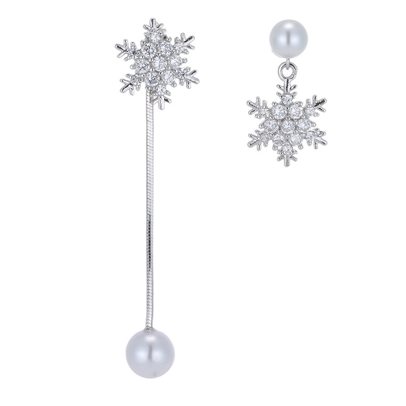 s925银不对称雪花珍珠秋冬款耳钉