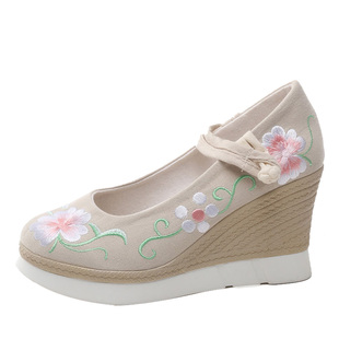 汉服鞋女增高古风鞋子舒适坡跟单鞋民族风复古绣花鞋高跟老北京布