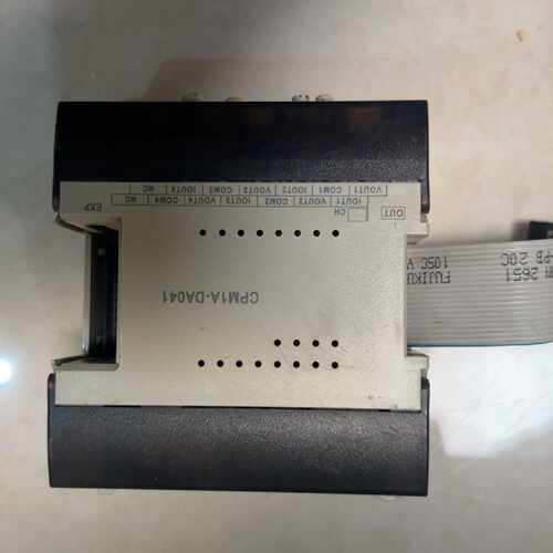 欧姆龙PLC，CPM1A-DA041 原装正品，成色如图 ，，议价商品
