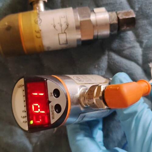 议价易福门ifm压力传感器，型号PN5001，轻微使用痕迹。德国维修