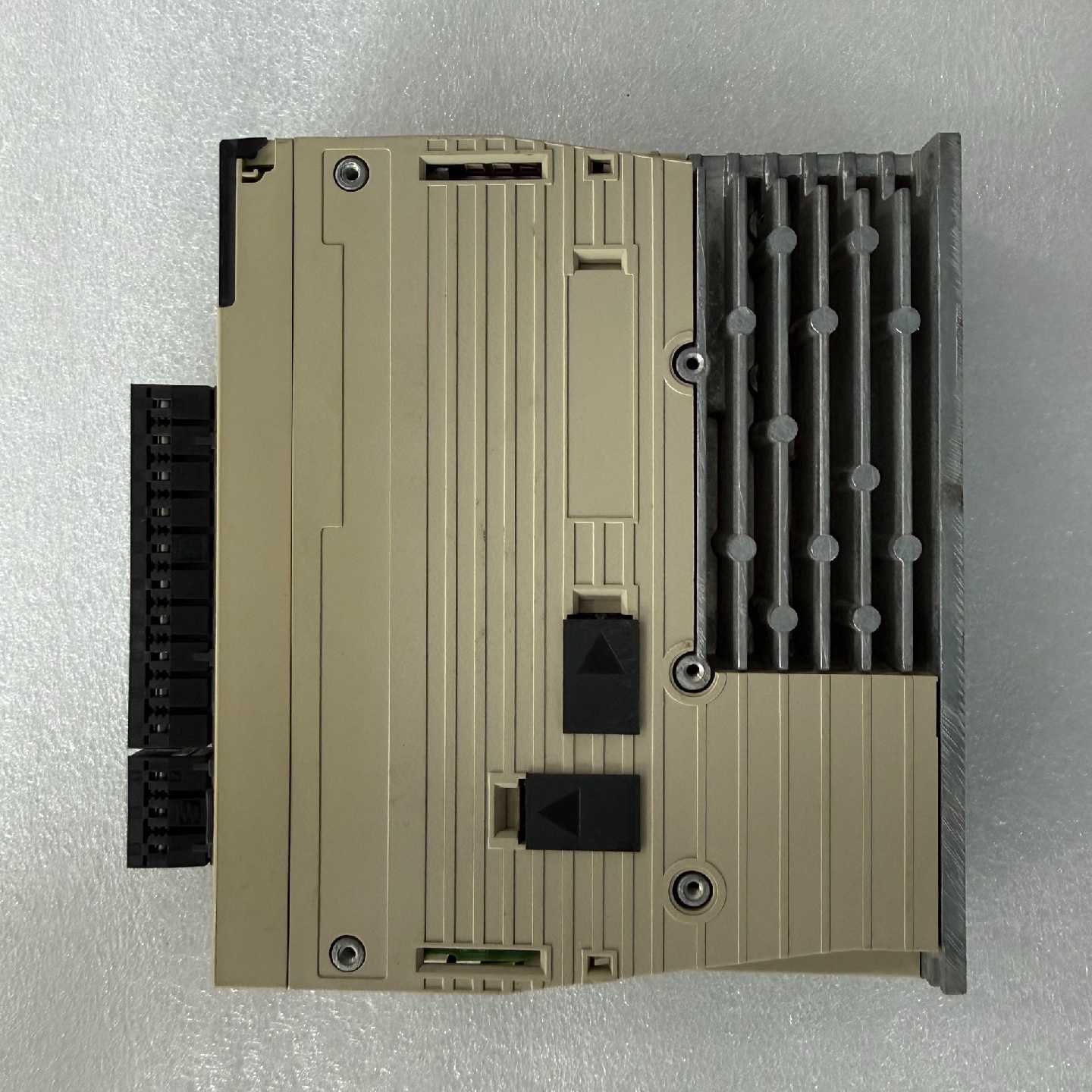 议价安川伺服驱动器 SGDV-R90A01B002000
