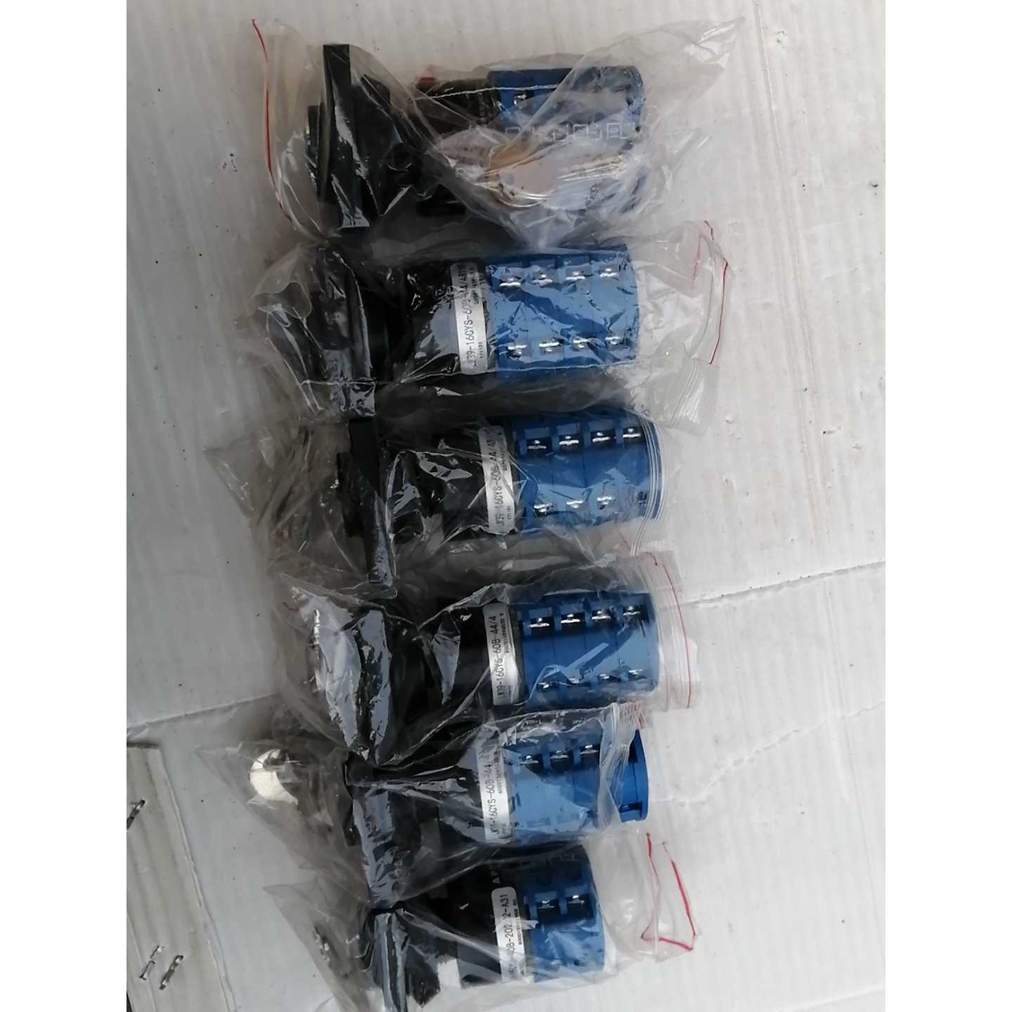 〔议价-可维修〕APT西门子万能转换开关 LW39-16CYS-60B-44 全新