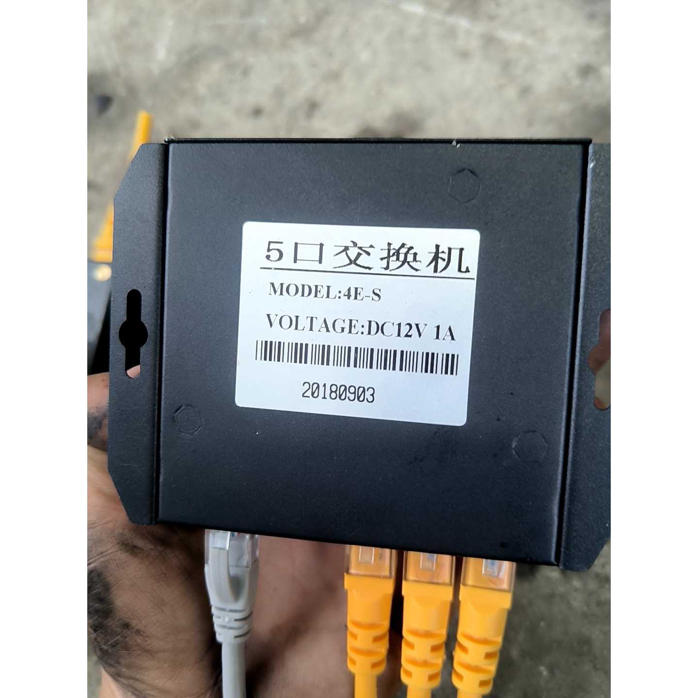 议价5口交换机,型号POE-24V-5PORT,4个LAN口10