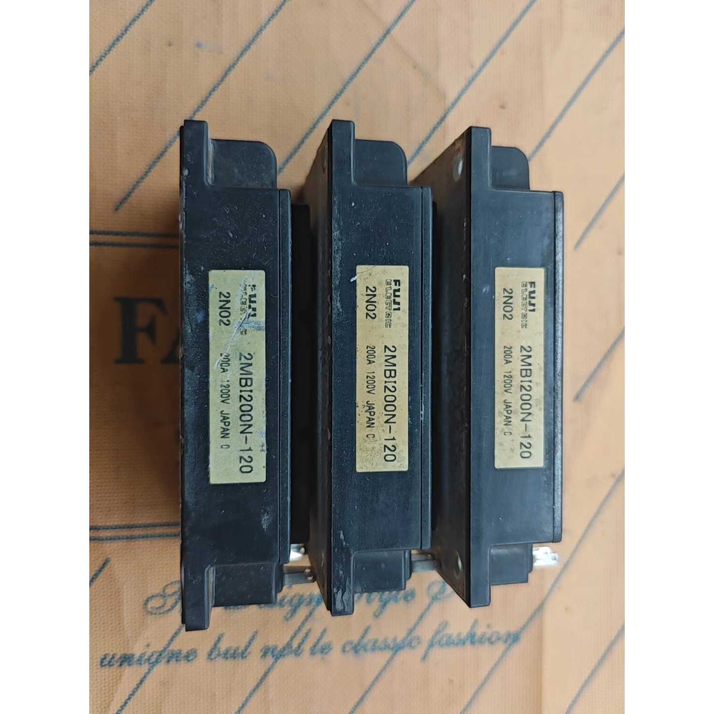 富士IGBT模块 2MBI200N-120