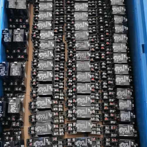 议价SR062DP5-D2TP58X1原装日本富士继电器带底座