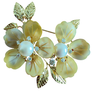 厚切金贝淡水珍珠胸针高档女精致礼物设计感胸花西装大衣配饰新款