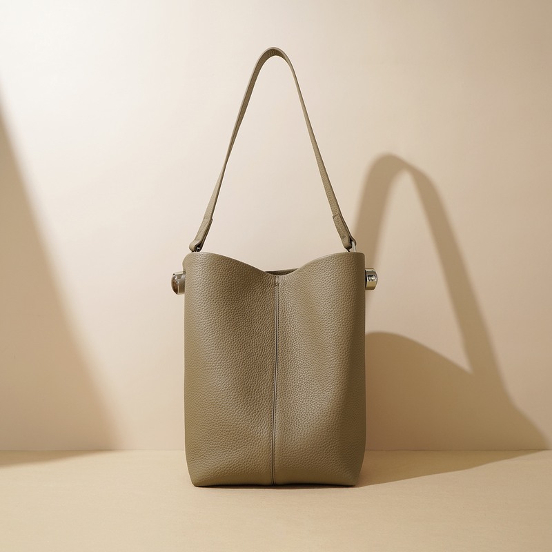 新品 2025新款水桶包女简约头层牛皮托特包大容量百搭平板通勤单