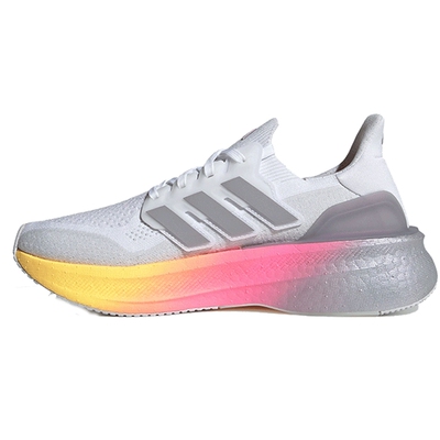 阿迪达斯女子跑步鞋训练