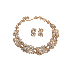 珍珠项链耳钉首饰套装女款2025新款爆款轻奢小众锁骨链高级感颈链