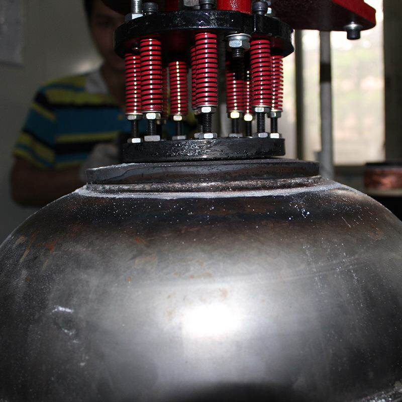 发热盘高频钎焊机 铜锅铝锅不锈钢煎炒锅电热水壶压力高频钎焊机