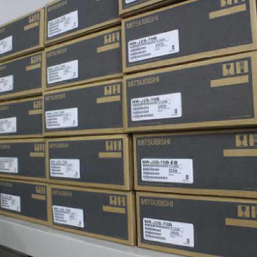 议价三菱电机马达HC-UFS13D-S1 ，现货出售，欢迎议价，全新原装