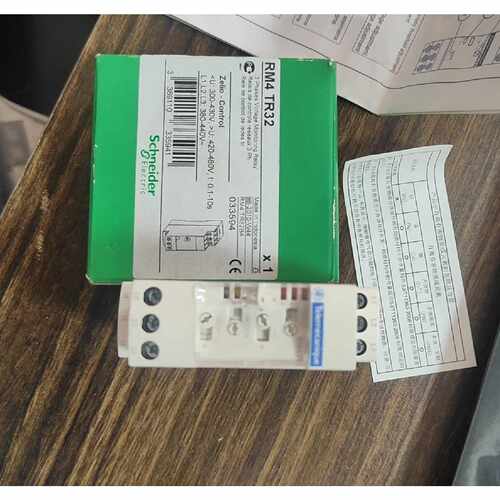 议价施耐德RM4TR32电压监测继电器全新原装带原厂包装维修
