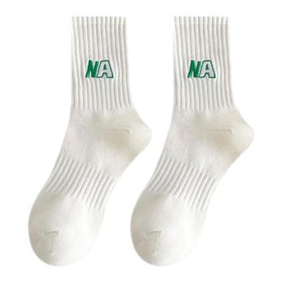 绿色ins潮黑白配鲨鱼裤中筒袜女