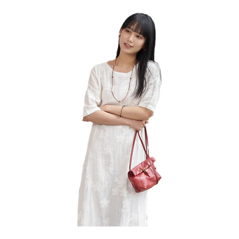 柒白苎麻连衣裙2025新款女夏季白色绣花裙文艺仙女裙子气质超仙