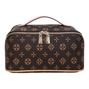 新款化妆包大容量手提防水化妆包分区便携式轻奢时尚洗漱包收纳包