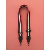 Красная, белая и синяя полоса-зеленый пистолет