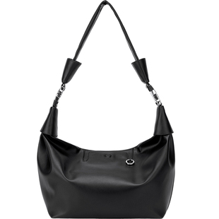 “一款搭配率高到离谱的时尚单品~”松弛感饺子牛角包| SFREEYA