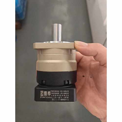 询价400w/200w斜齿减速机，1:3速比3
