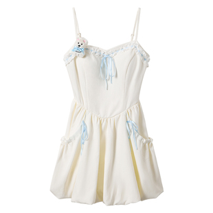 织物猪 晚樱落海 少女甜美风杏白色吊带连衣裙女夏日温柔花苞短裙