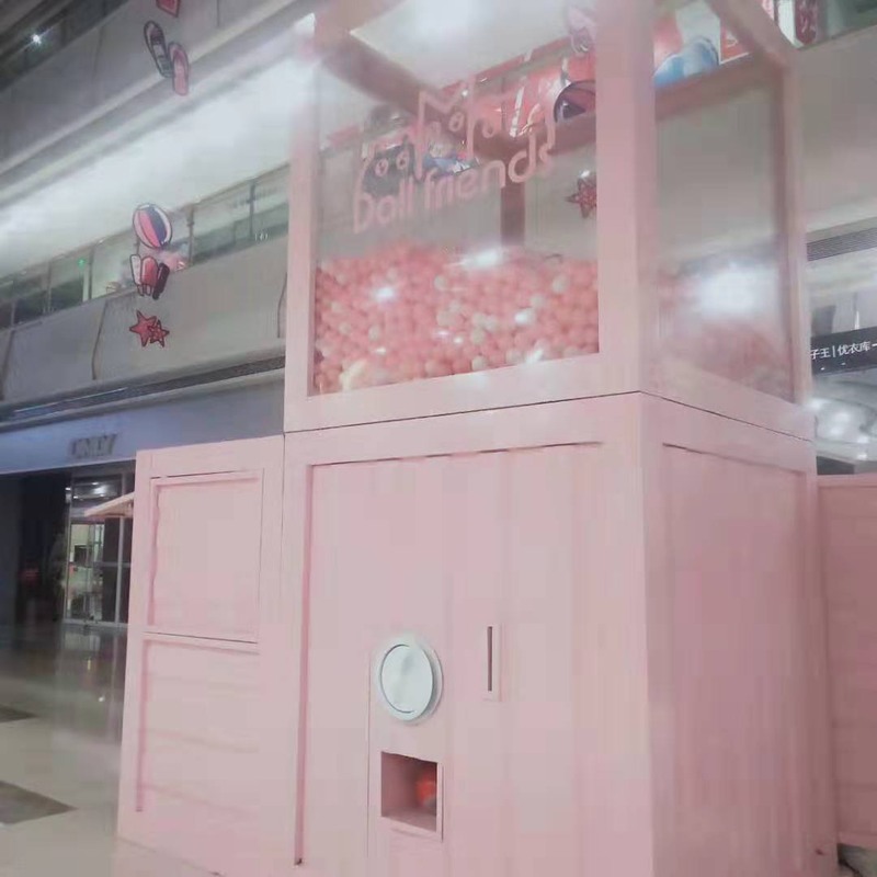 商用互动巨型扭蛋机商场美陈房地产景区公园投币机巨型扭蛋机厂家