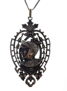 西洋古董女王风头像宝石雕花项链