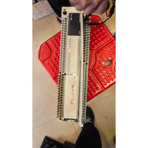 在线议价三菱PLC FX3U-128MR/ES-A、通电如视频所示，