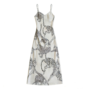 【雪豹小姐】法式吊带睡裙女新款小众气质美背收腰显瘦可外穿睡衣