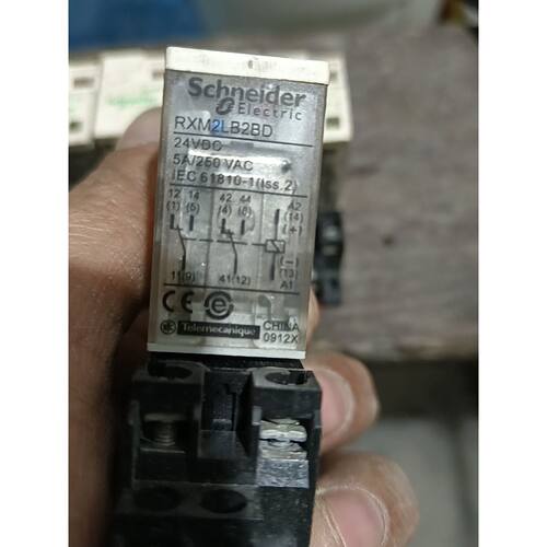 议价继电器RXM2LB2BD24V底座RXZE1M2C维修