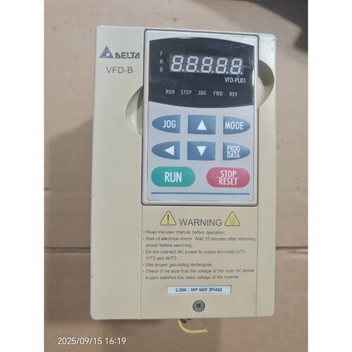 变频器VFD022B43B2.2KW380V实物图剪