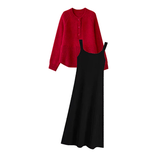 孕妇连衣裙套装秋冬2026新款过年红加厚喜庆针织毛衣吊带裙两件套