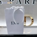 Black LOGO long small bag is about 22.5 * 14.5 * 8, suitable for perfume skin care
