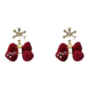 2026新年红色丝绒珍珠耳环女显白耳钉小众设计感复古港风过年耳饰