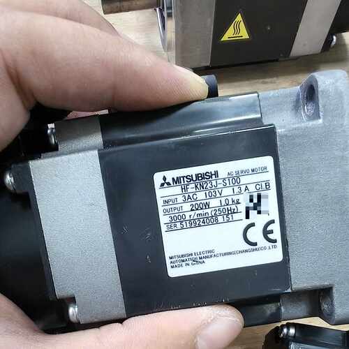 议价Mitsubishi Servo Motor 100W 200W Condition As Shown In T